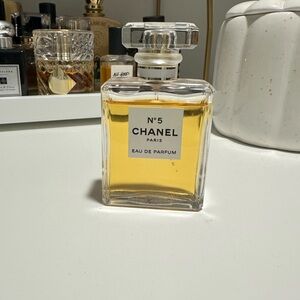 CHANEL No. 5 Eau de Parfum with Gold Hue